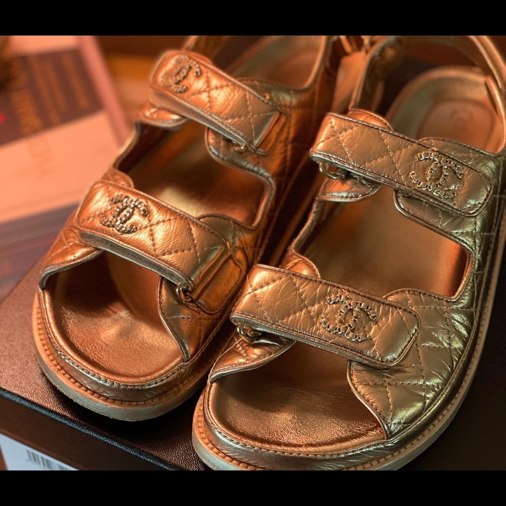 ✨✨Not for sale✨✨Chanel gold dad sandals worn 3x size 38/ 8.5 - Picture 4 of 9